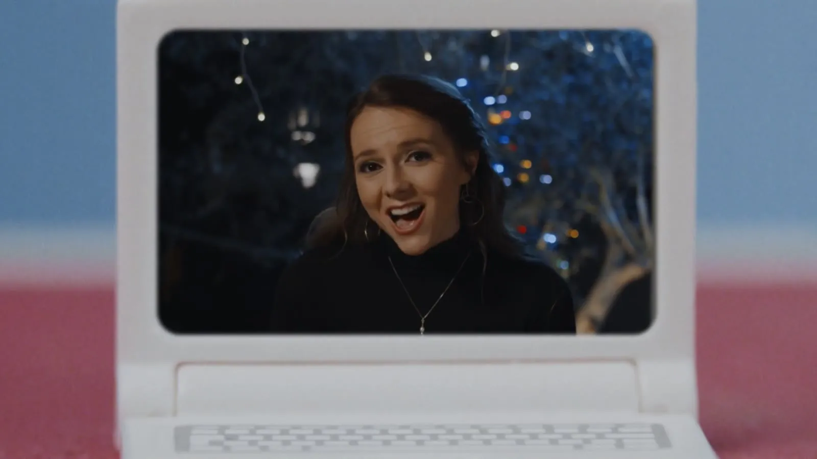 Violette &ldquo;Christmas Harmony&rdquo; still