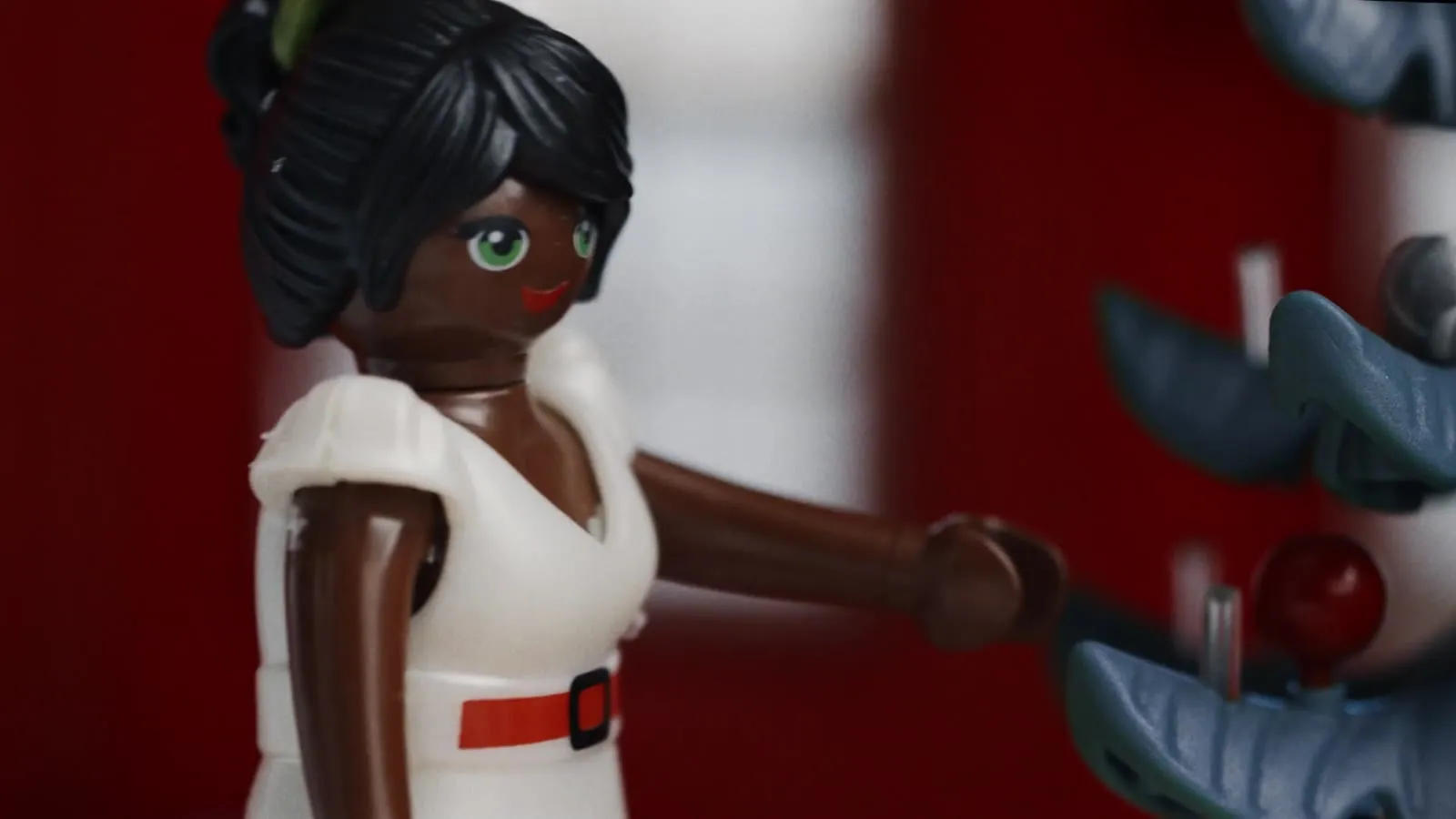 Violette &ldquo;Christmas Harmony&rdquo; still