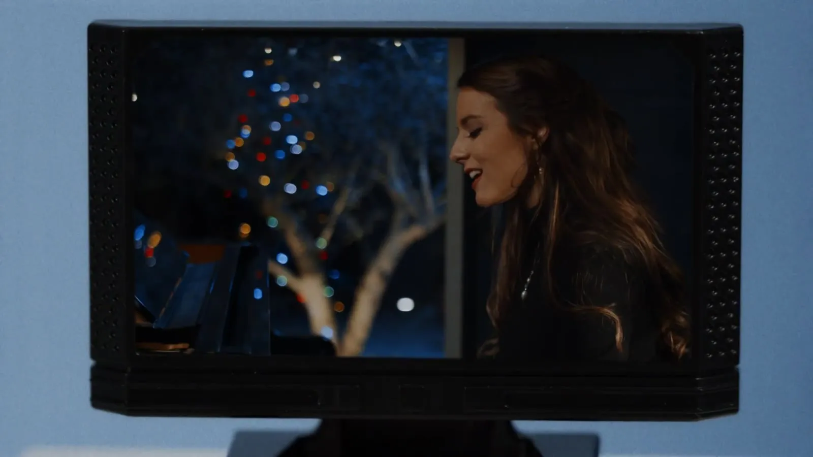 Violette &ldquo;Christmas Harmony&rdquo; still